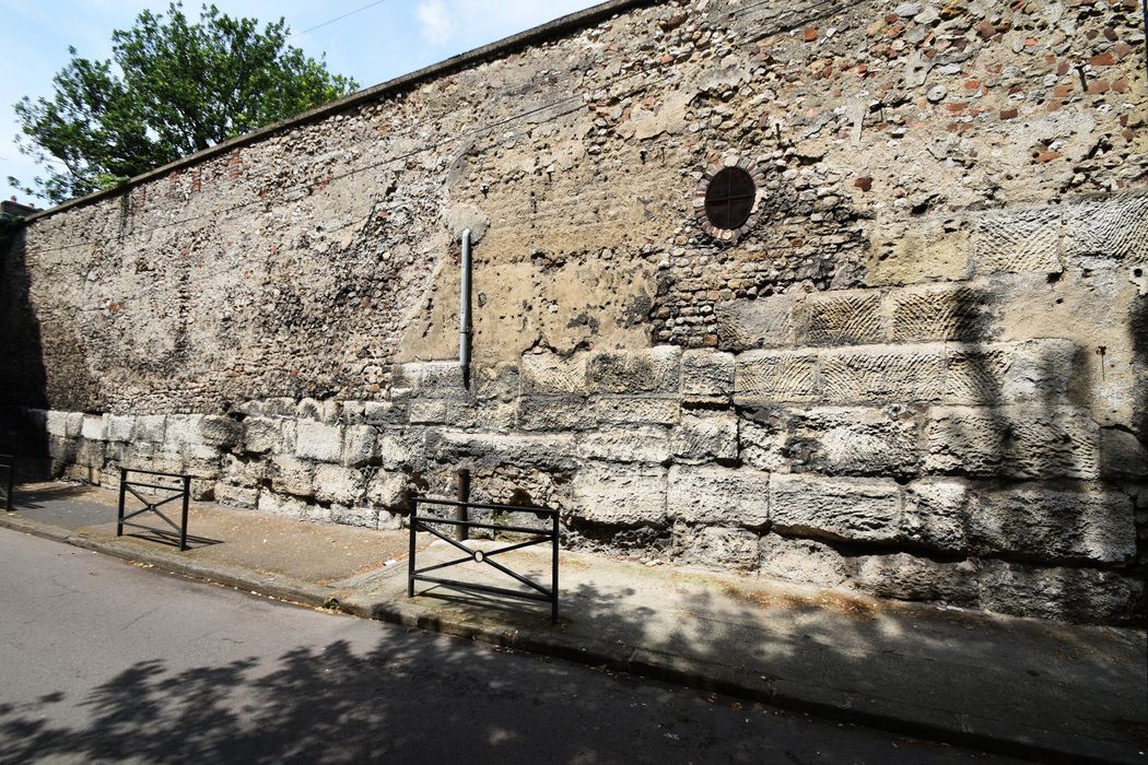 tronçon du rempart sur le cours Chambonas