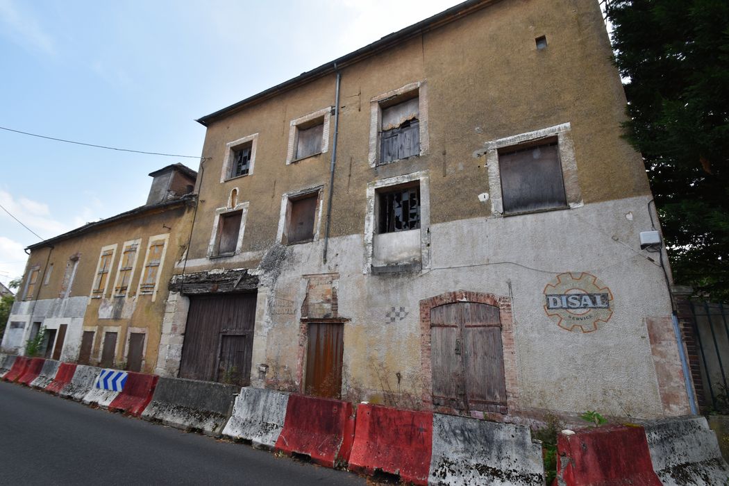 façades sur la rue de Mondereau