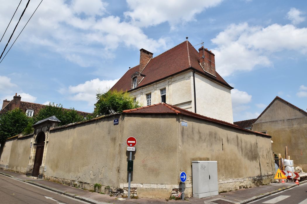 vue partielle des façades depuis la rue