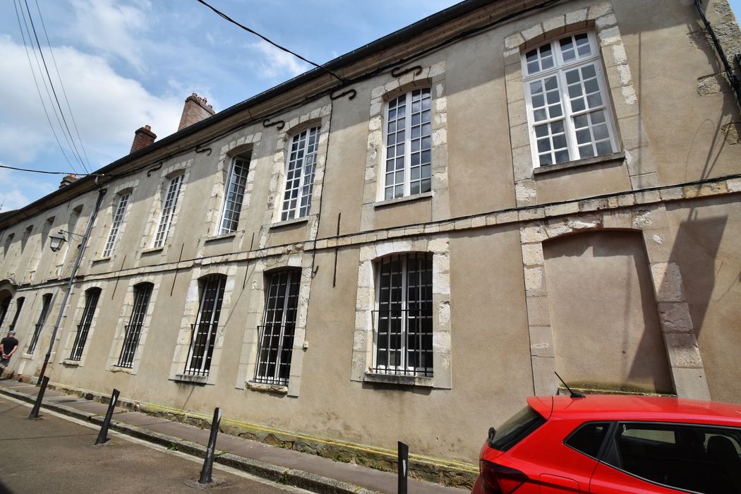 façade sur rue du n°10