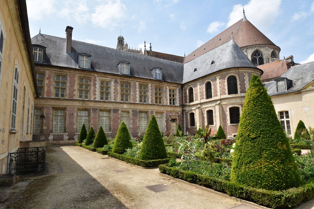 Ancien archevêché ou ancien palais archiépiscopal