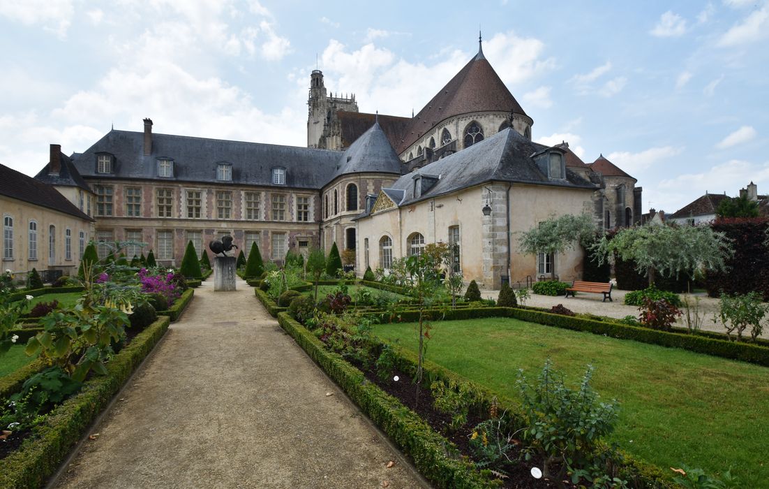 ensemble est depuis le jardin