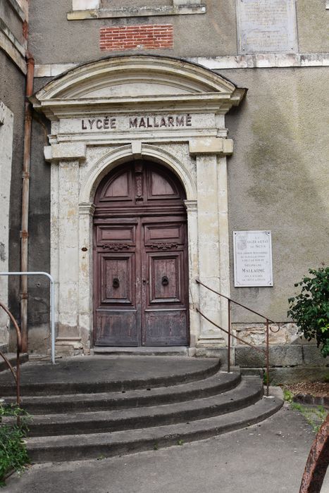 portail d’accès sur la rue Thénard