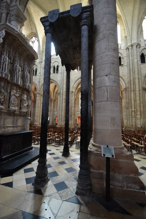 tombeau de Jean de Salazar et de Marguerite de la Tremoille, son épouse