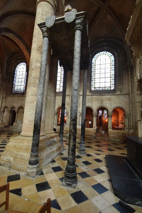 tombeau de Jean de Salazar et de Marguerite de la Tremoille, son épouse