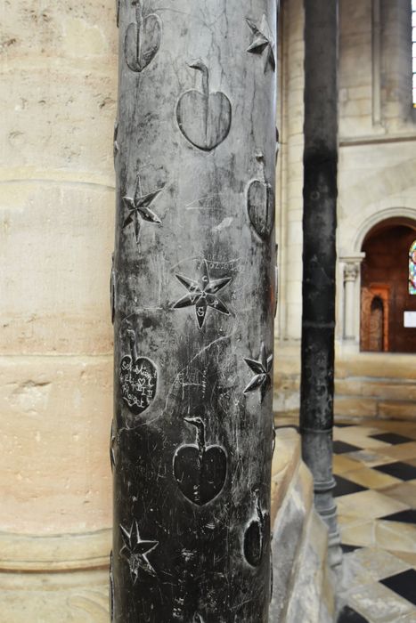 tombeau de Jean de Salazar et de son épouse Marguerite de la Tremoille, détail d’une colonne