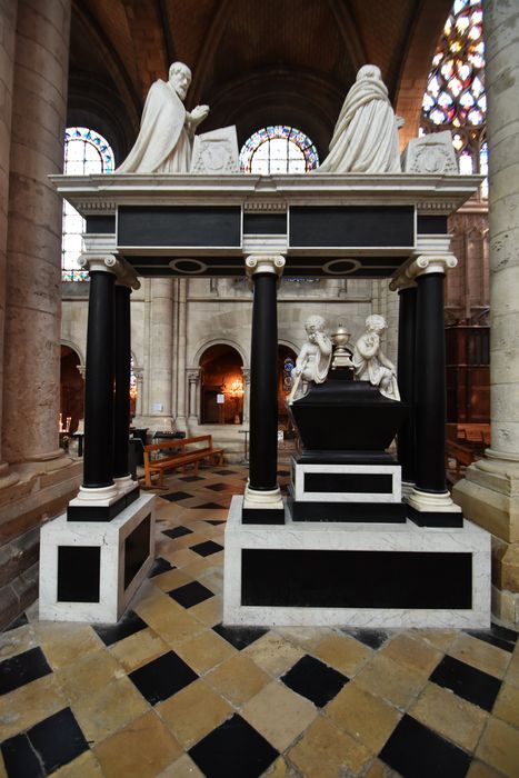 Statue de Jean Davy du Perron, cardinal archevêque de Sens