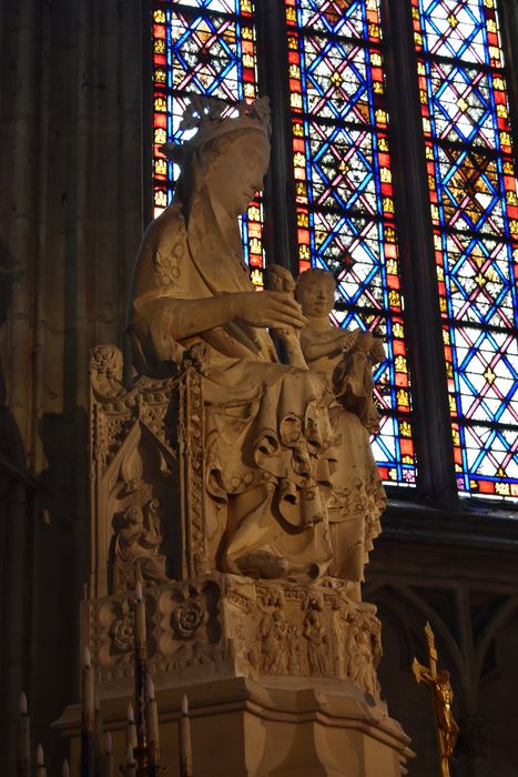 statue : Vierge à l’Enfant