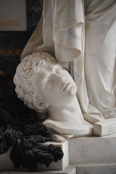 tombeau de Louis, dauphin de France, fils de Louis XV, et de sa femme, Marie-Josèphe de Saxe, détail
