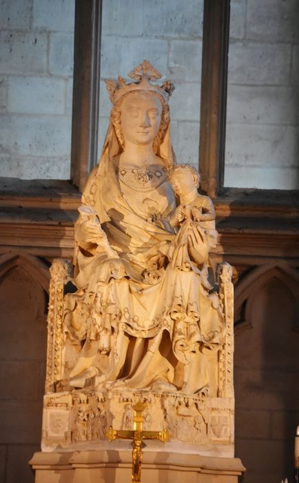 statue : Vierge à l’Enfant