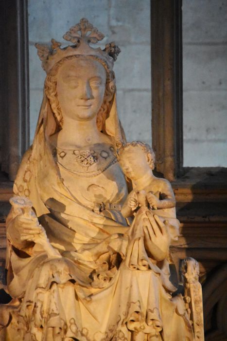 statue : Vierge à l’Enfant, vue partielle