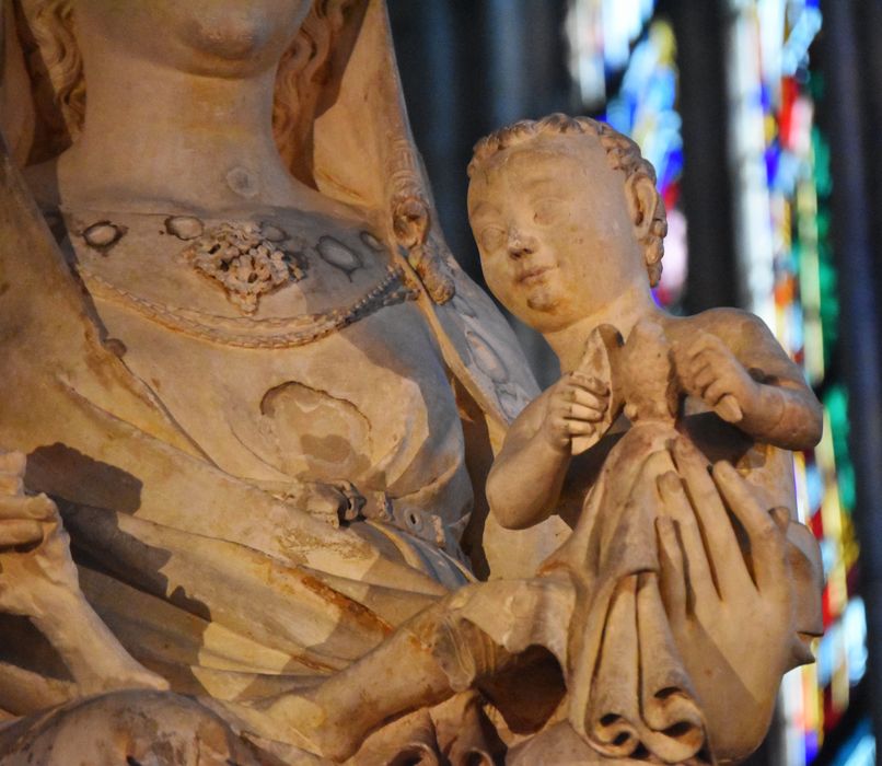 statue : Vierge à l’Enfant, détail