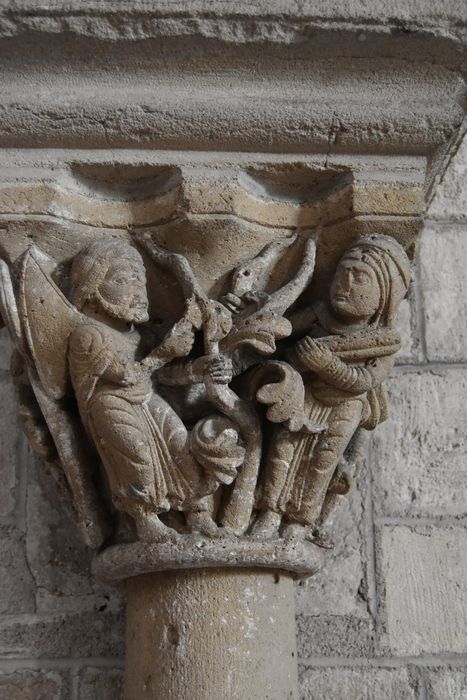 déambulatoire nord, détail d’un chapiteau sculpté
