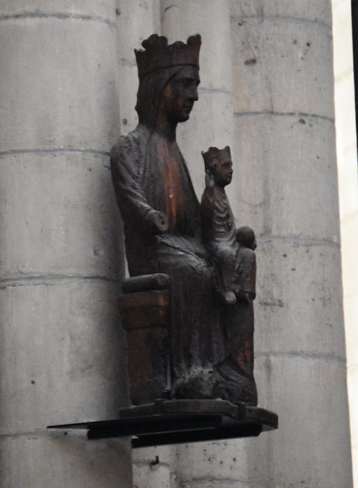 statue : Vierge à l’Enfant en majesté