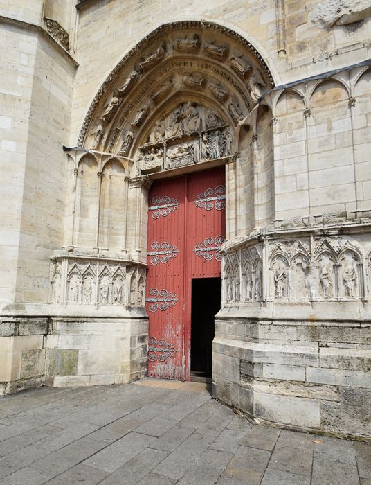portail d’accès ouest au collatéral sud