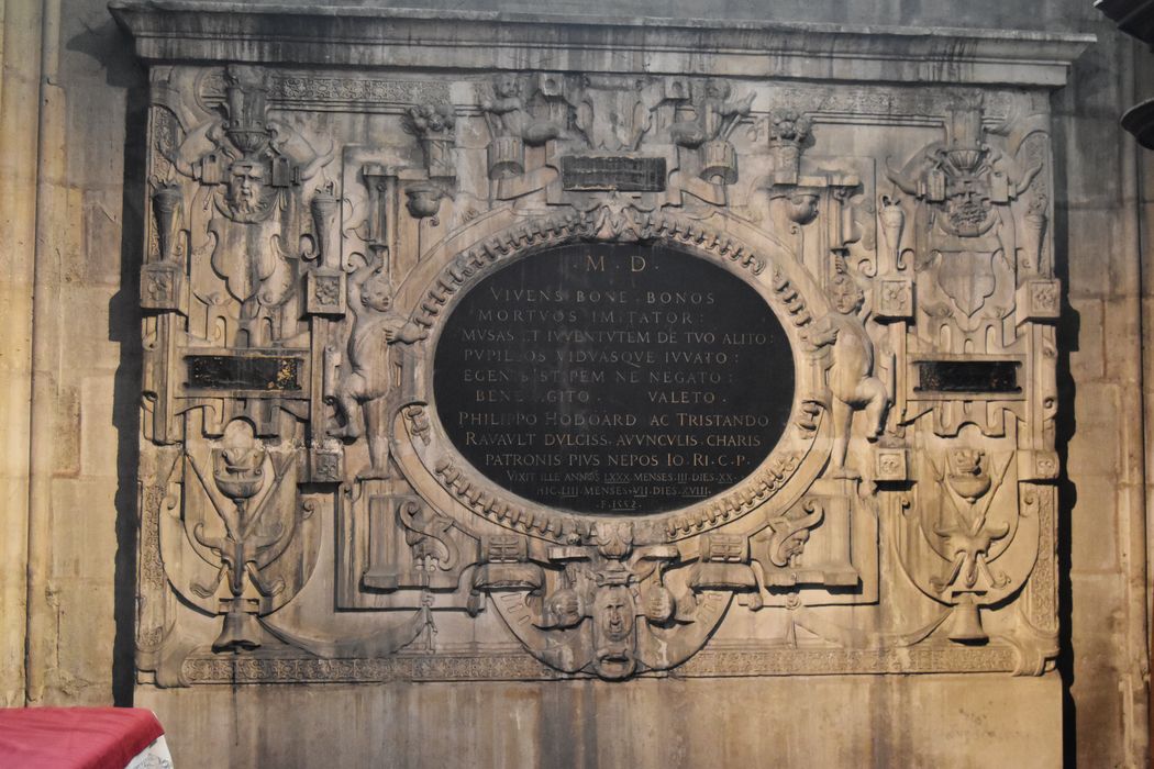 monument funéraire du chanoine Philippe Hodoart