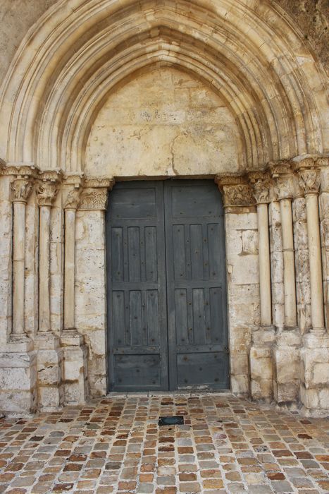 façade ouest, portail d’accès au collatéral nord