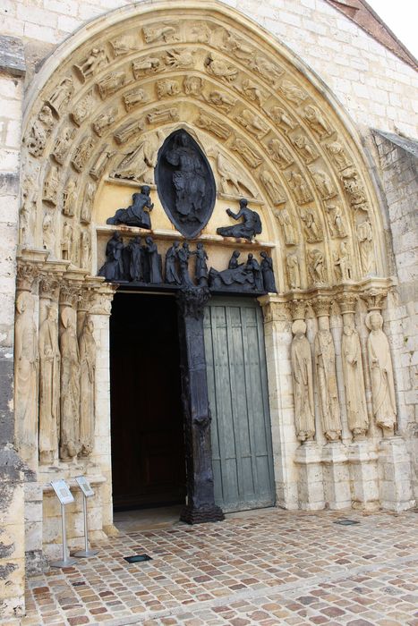 façade ouest, portail d’accès ouest