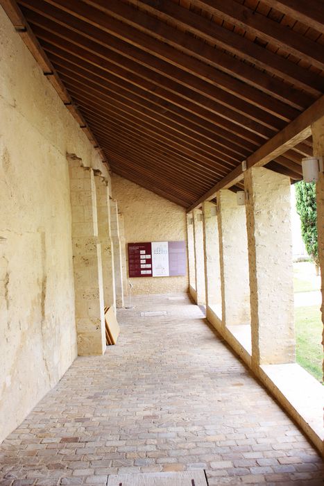 ancien cloître, galerie est