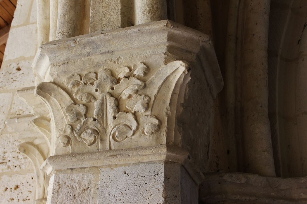 salle capitulaire, détail d’un chapiteau sculpté