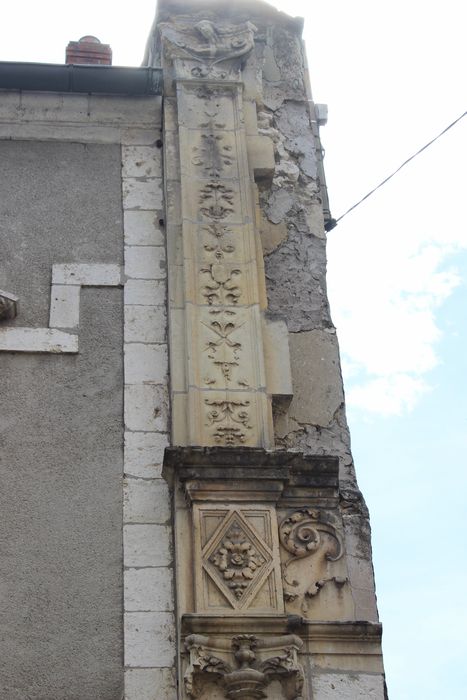 façade ouest sur rue, détail des vestiges de l’ancien hôtel de ville