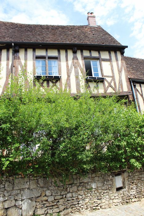 façade sur rue, vue partielle