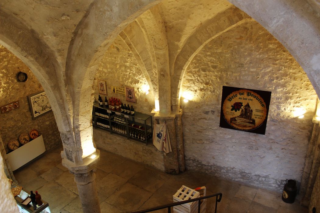 vue partielle de la cave