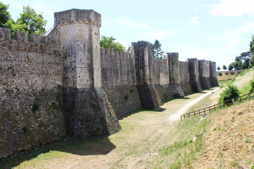élévation extérieure à l’ouest de la porte de Jouy, élévation nord-ouest