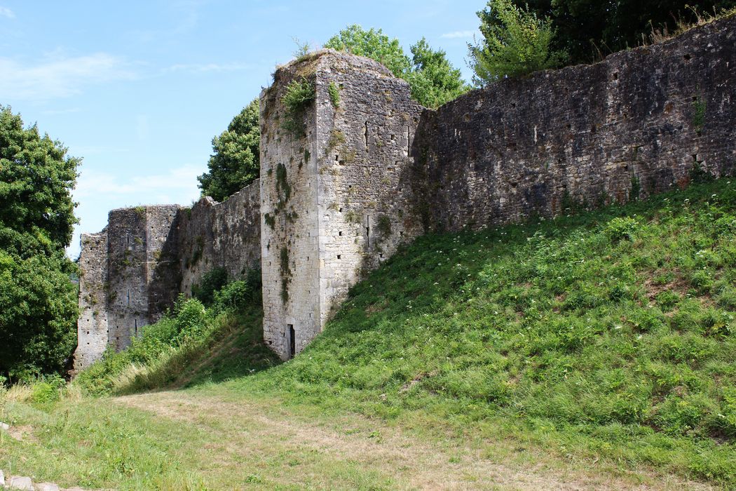 élévation extérieure à l’est de la porte de Jouy (tour Carrée), élévation nord