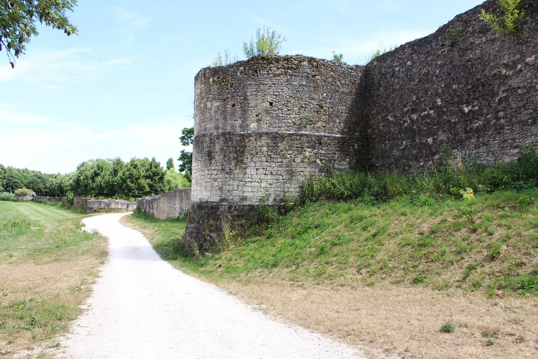 élévation extérieure à l’est de la porte de Jouy (tour du Trou du Chat), élévation nord