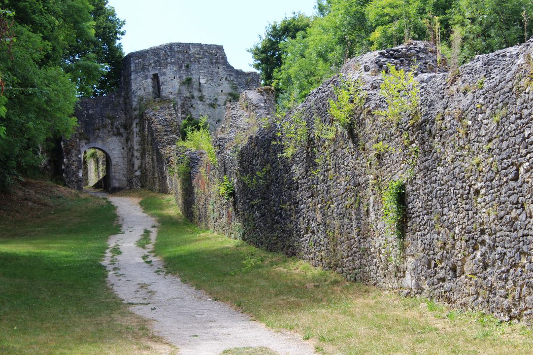 élévation interne à l’est de la porte de Jouy à proximité de la tour Faneron, élévation sud
