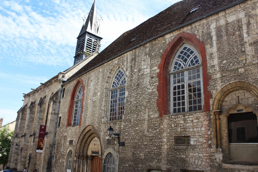 ensemble nord-est sur la rue Saint-Thibault