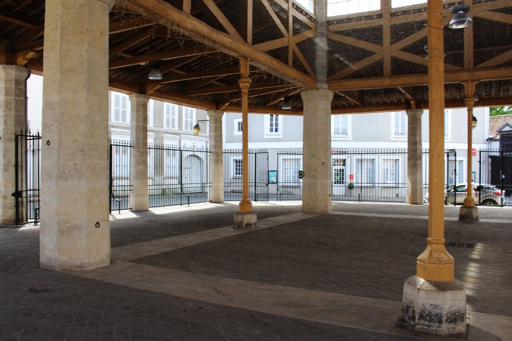 vue partielle de la halle