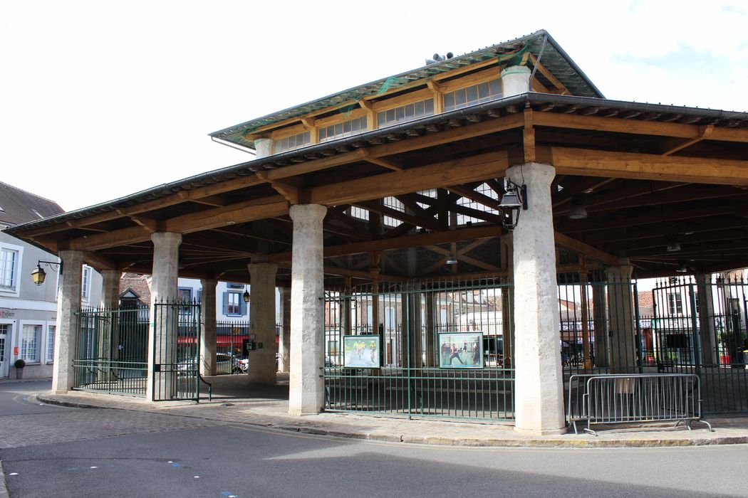 vue partielle de la halle