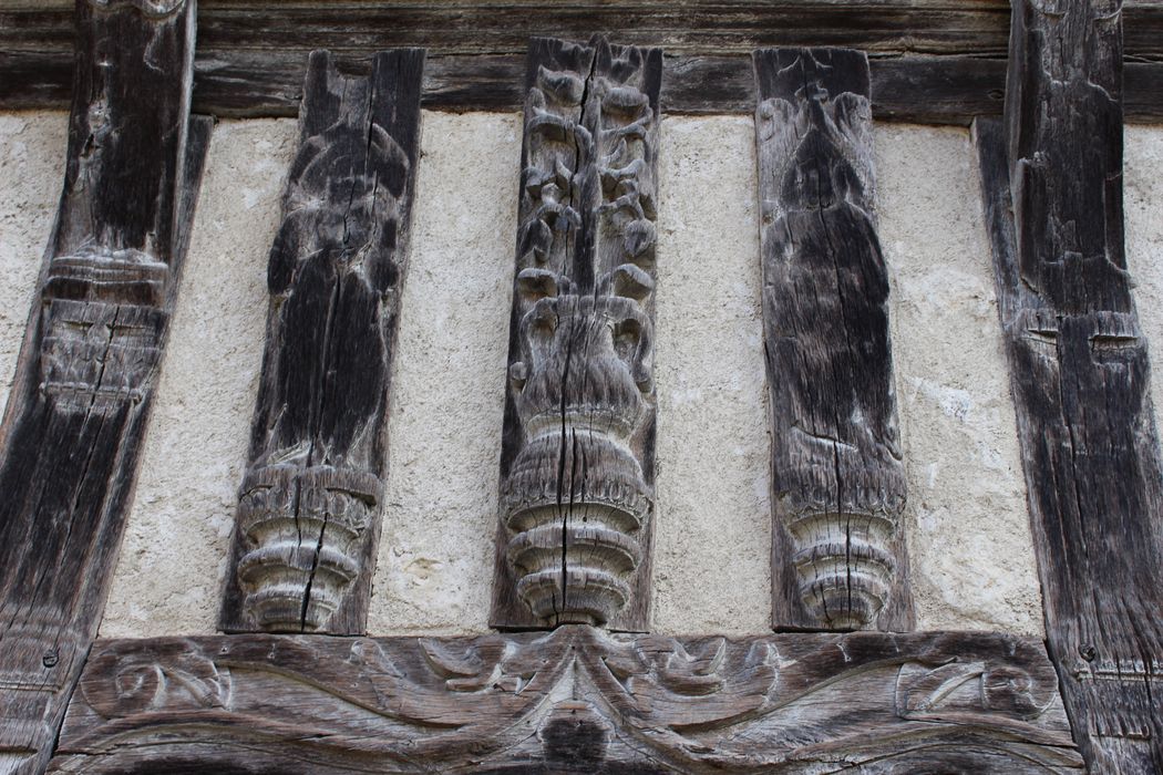 porte d’accès est sur rue, détail