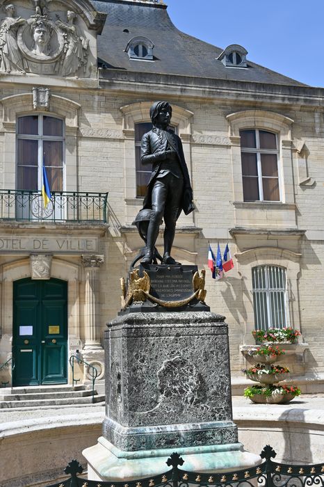 vue générale de la statue