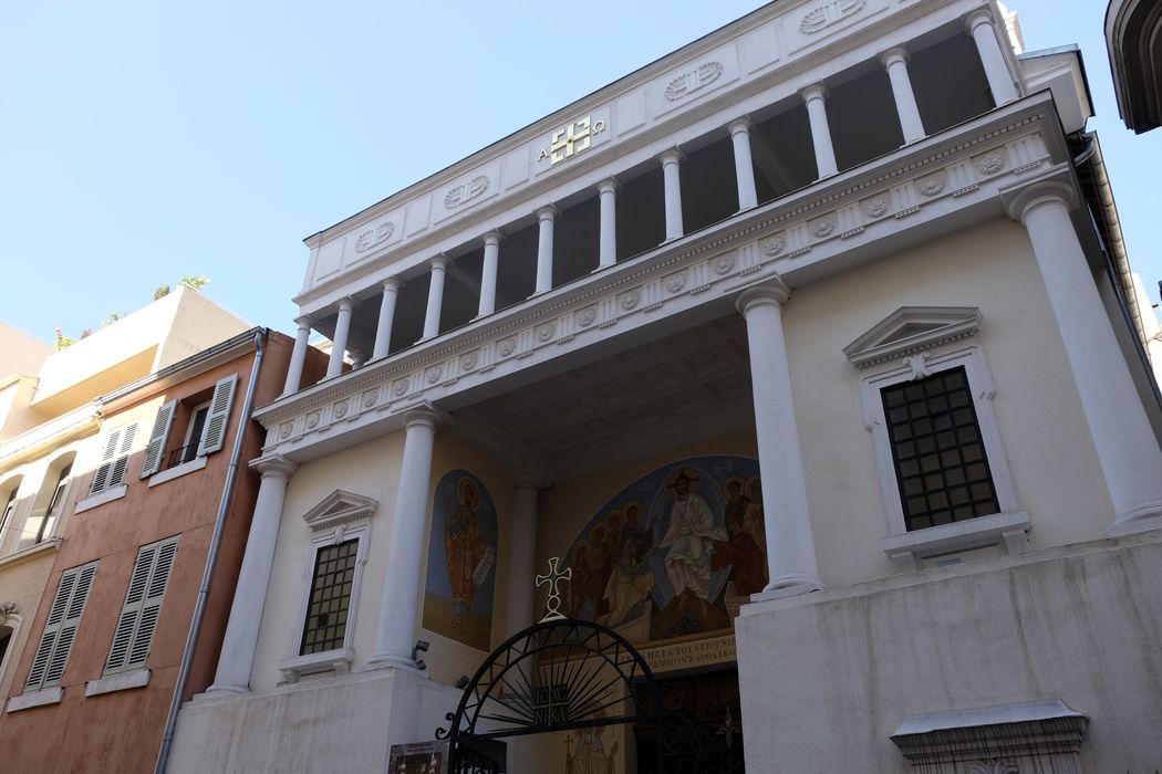 façade sur rue, vue partielle