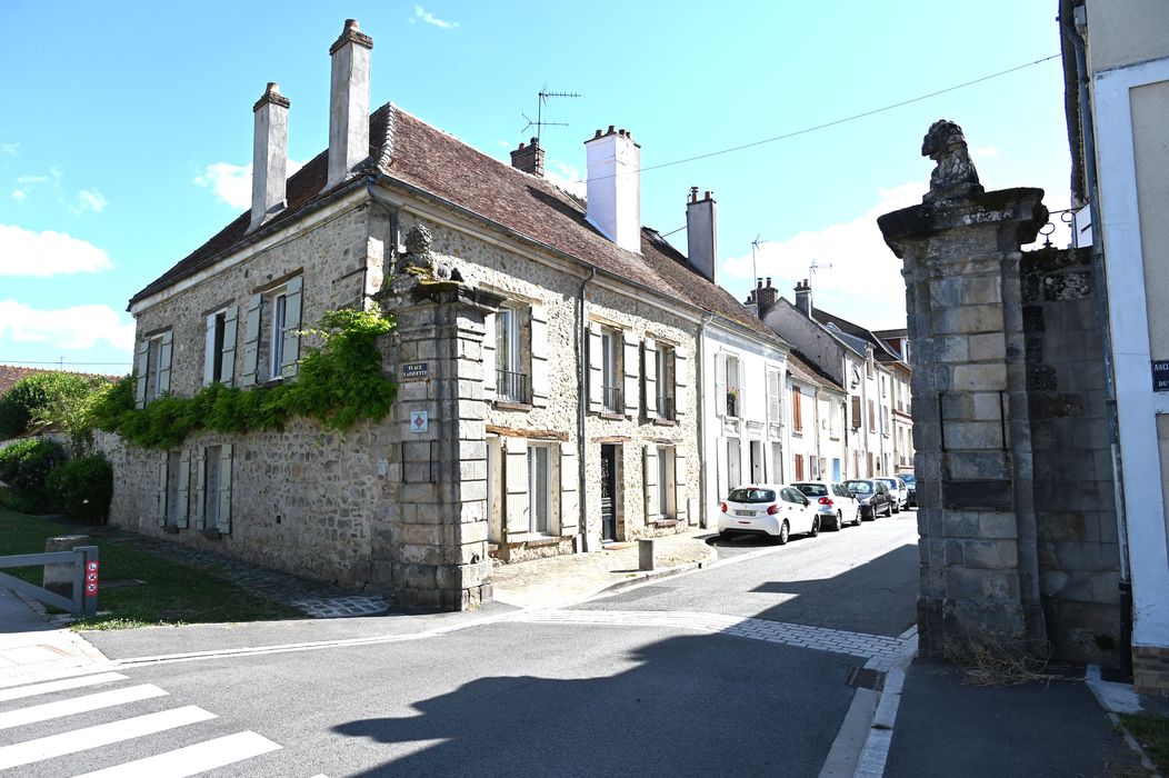 vue générale des piles formant la porte