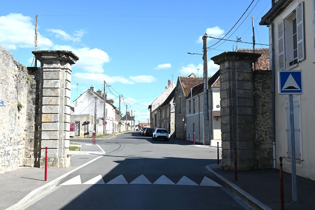 vue générale des piles formant la porte