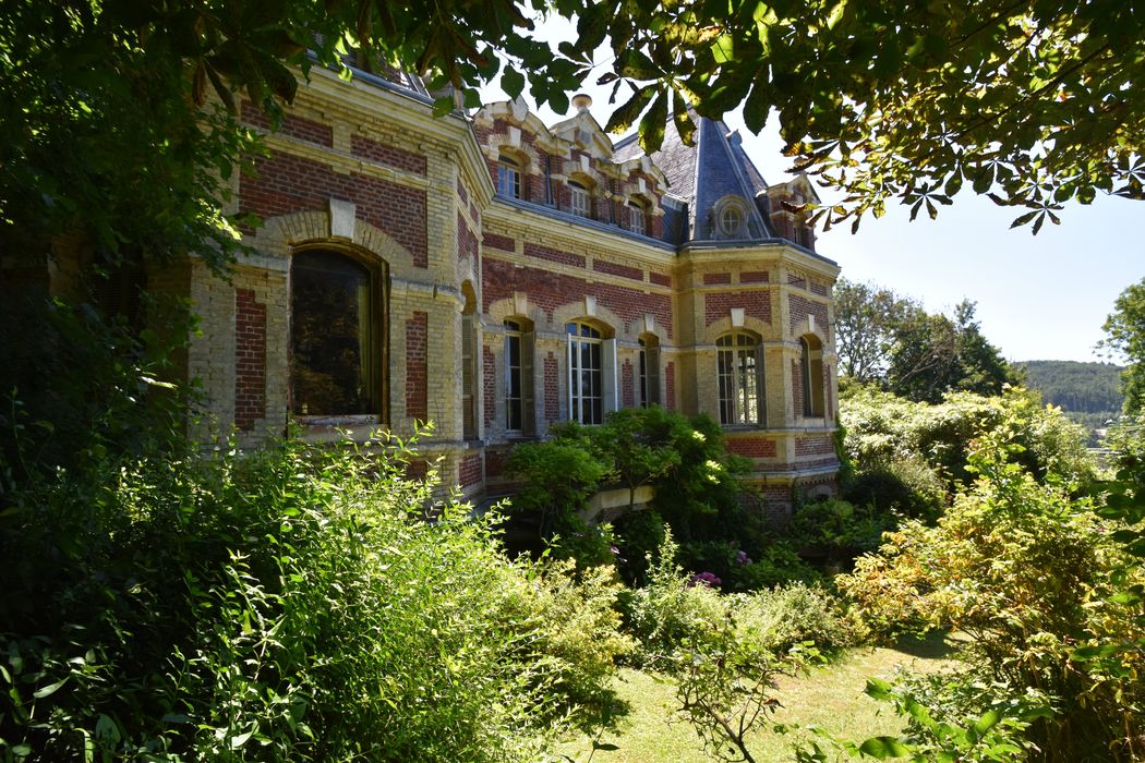 façade nord-ouest, vue partielle
