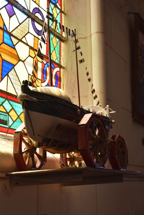 maquette ex-voto d'un bateau de sauvetage dit Jean Charcot Yport, avec son chariot