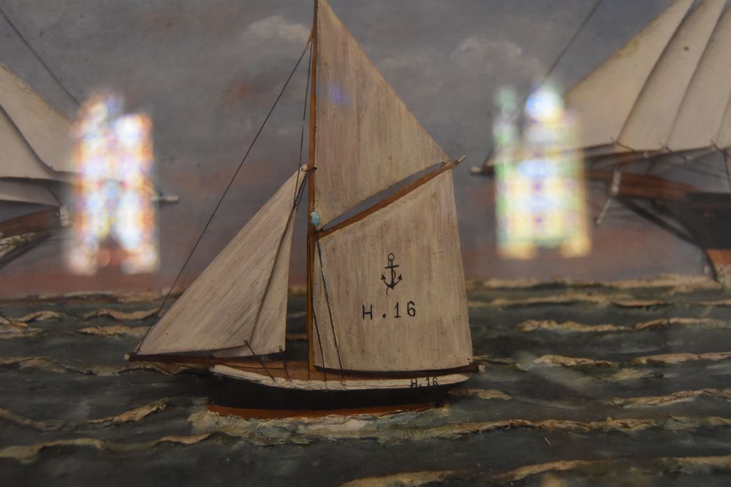 diorama ex-voto de trois demi-coques, détail