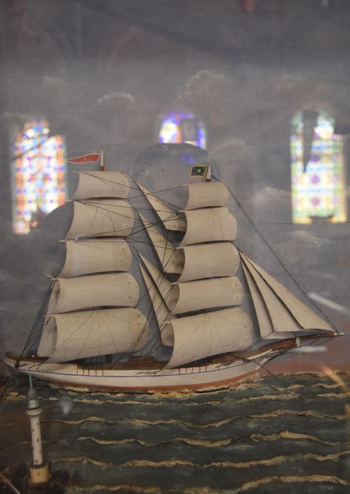 diorama ex-voto de trois demi-coques, détail