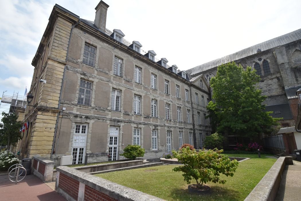 bâtiment abbatial, aile ouest, façade ouest