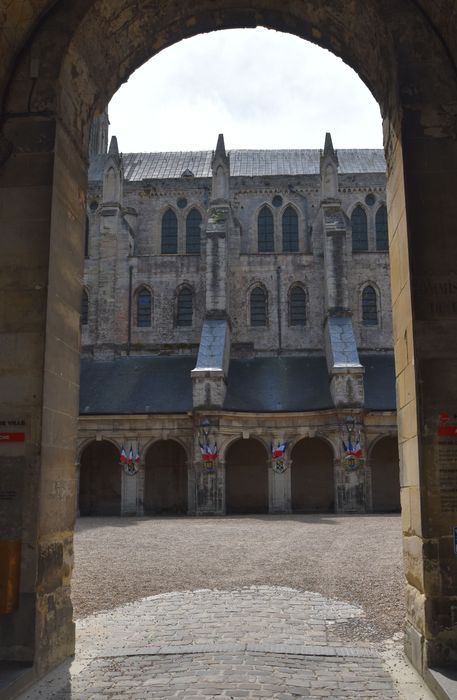 cloître, galerie est, vue partielle