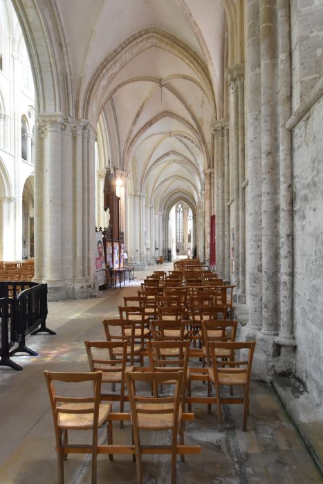 église abbatiale, collatéral sud