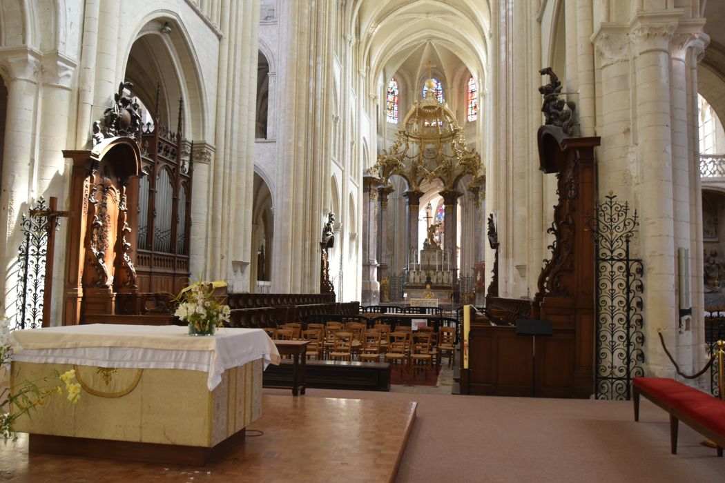 église abbatiale, choeur des moines