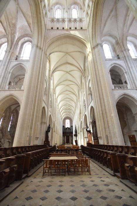 nef depuis le choeur des moines