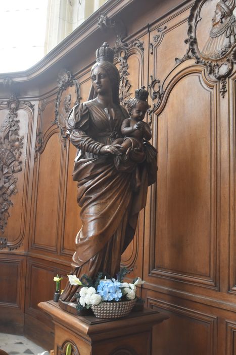 statue : Vierge à l’Enfant