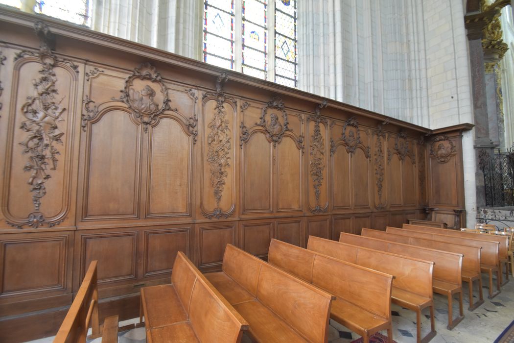 lambris de revêtement (anciens dosserets des stalles)
